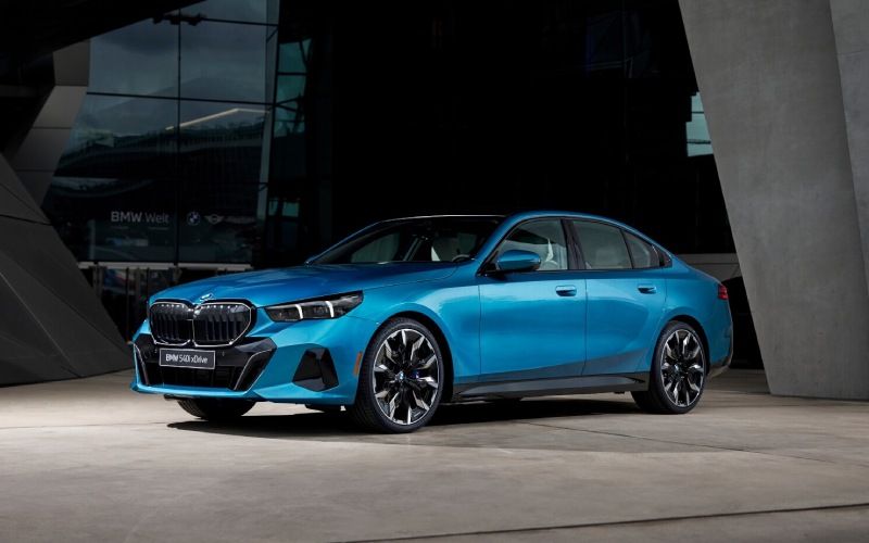 2026 BMW HYBRID — photo 1 of 2